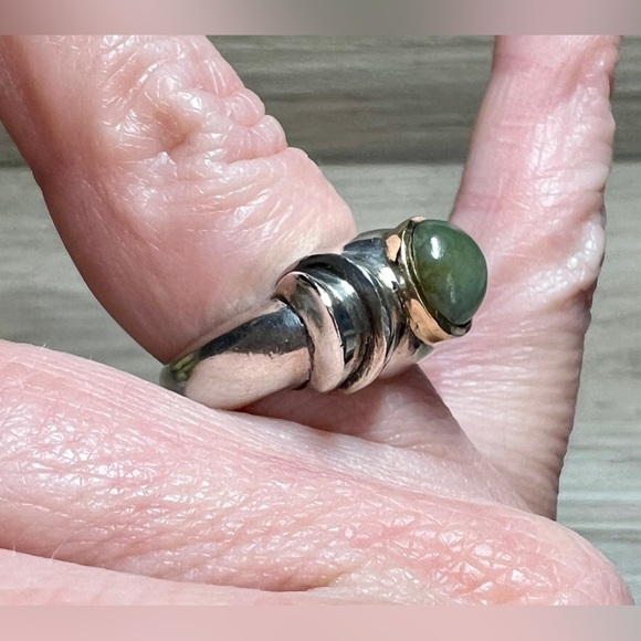 Vintage Designer Hallmarked Sterling Silver & Gold Bezel Set Jade Ring, Size 6 - Picture 10 of 11